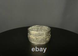 Poudrier asiatique ancien en argent ciselé