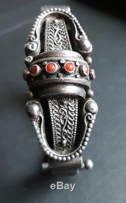 Très beau bracelet ethnique ancien argent massif et corail, poinçon sanglier
